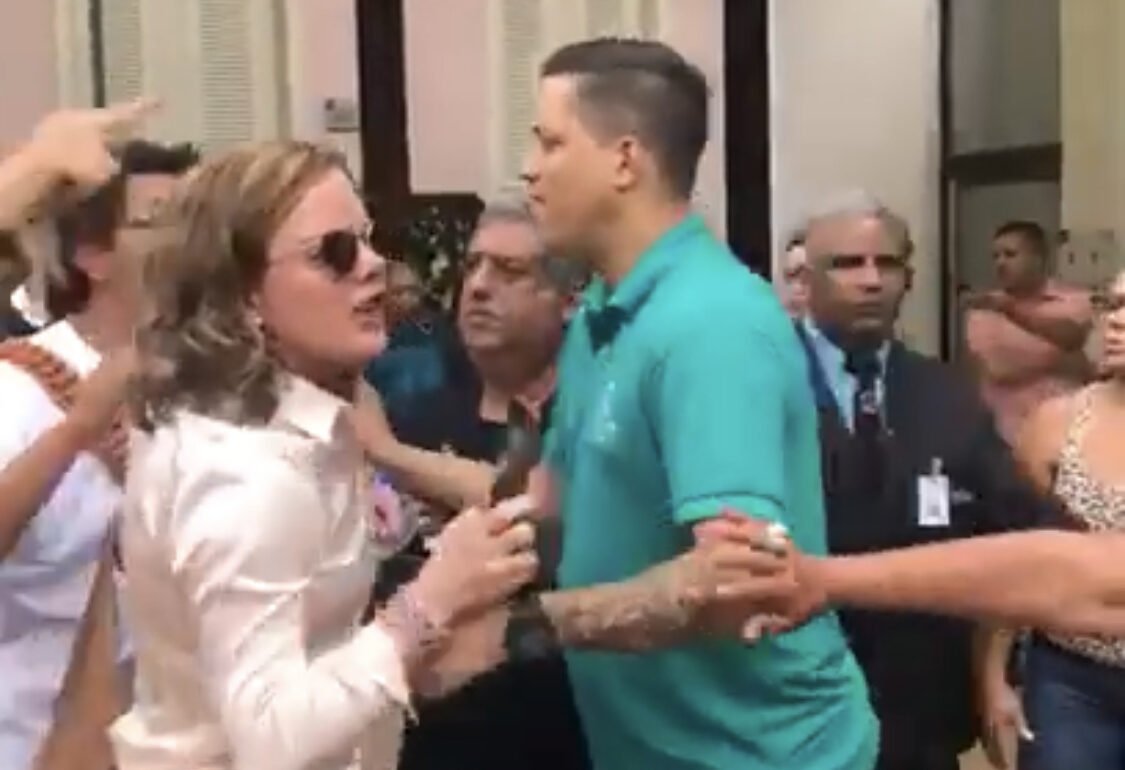 Grupo radical agride Presidente do PT e sua filha de 14 anos, em hotel na Lapa