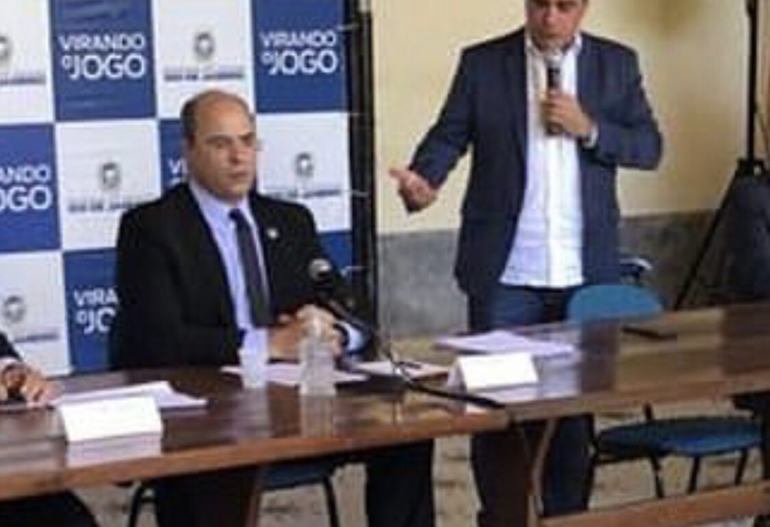 Witzel sanciona projeto que proíbe o corte de luz, gás e água