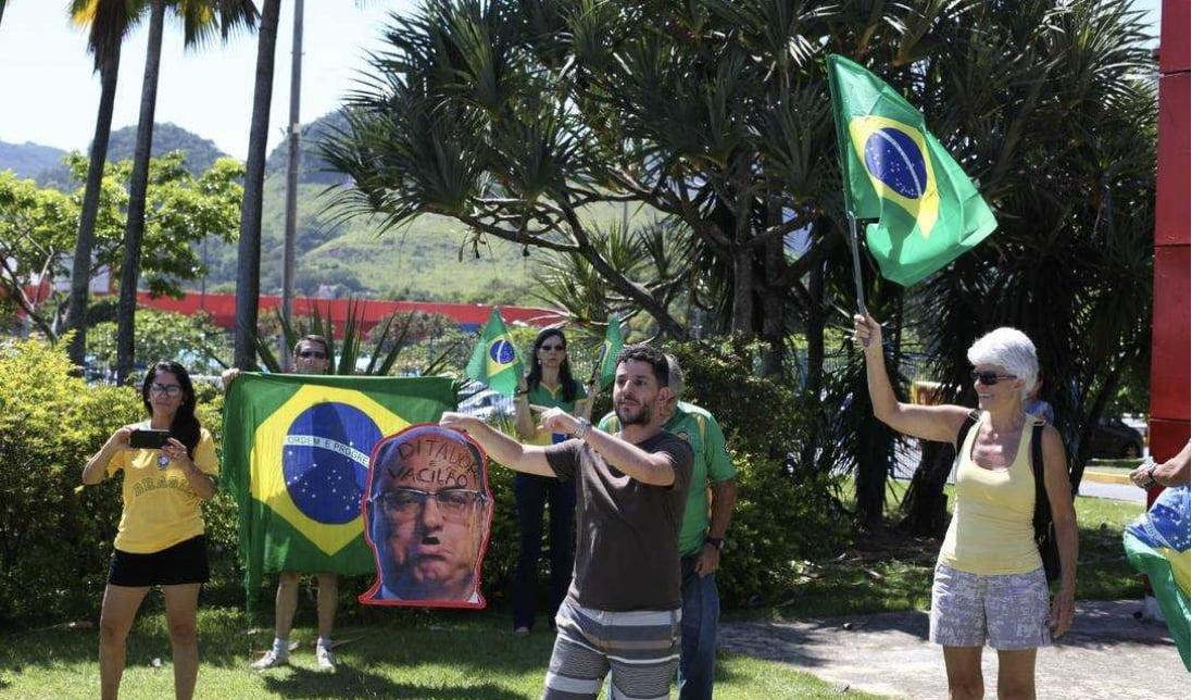 PM impede carreata da morte de bolsonaristas na Barra da Tijuca