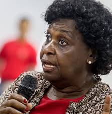 Benedita defende proteção social às domésticas durante a pandemia