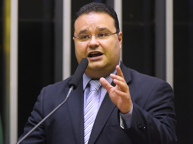 Bolsonaro está humilhando Mandetta, diz primo do ministro