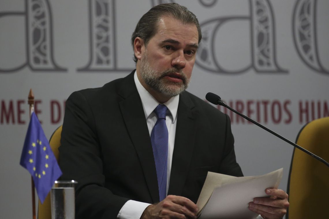 Após Bolsonaro ameaçar liberar geral,Toffoli defende isolamento