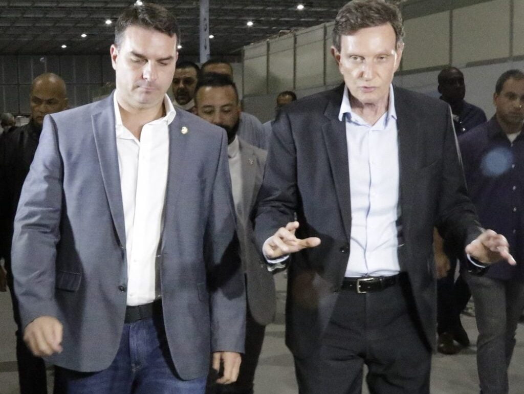 Crivella dispara nas redes sociais após se unir à família Bolsonaro