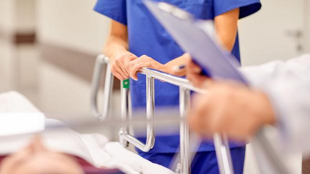 Homens têm o dobro da chance de desenvolver forma grave da covid-19, atestam estudos franceses