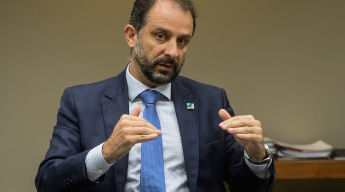 Governo do Estado não terá recursos para pagar salários a partir de agosto