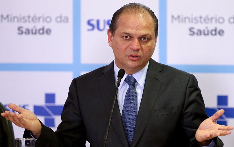 Ex-ministro Ricardo Barros pode substituir Edmar Santos na secretaria de saúde do estado