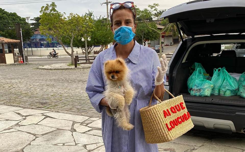 Narcisa quebra o isolamento e é expulsa de Búzios