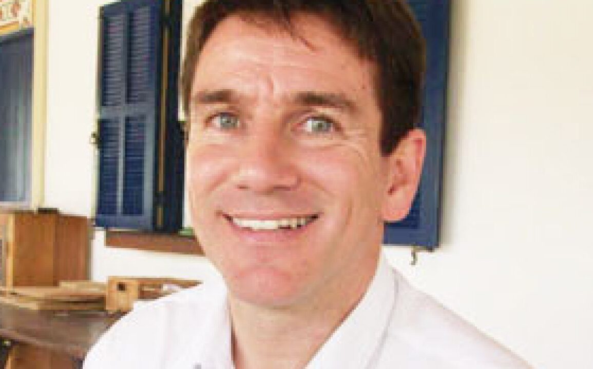 Após ser afastado do cargo 10 vezes, prefeito de Búzios compra cestas básicas superfaturadas