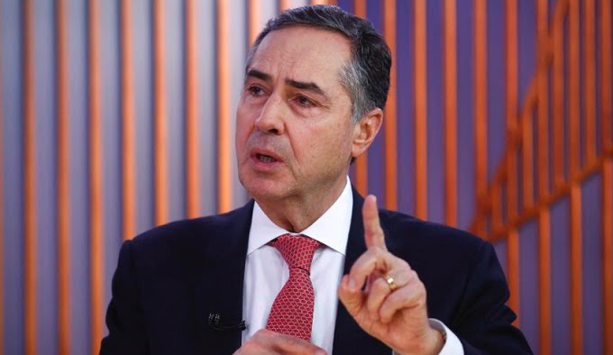 Barroso manda recado para Bolsonaro: “Precisamos armar o povo com educação, cultura e ciência”