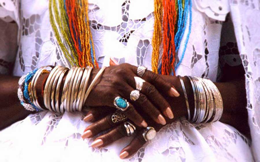 Witzel pede ajuda a mãe de santo para deixar de afundar