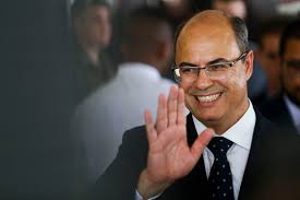 O mundo paralelo de Wilson Witzel é cor de rosa