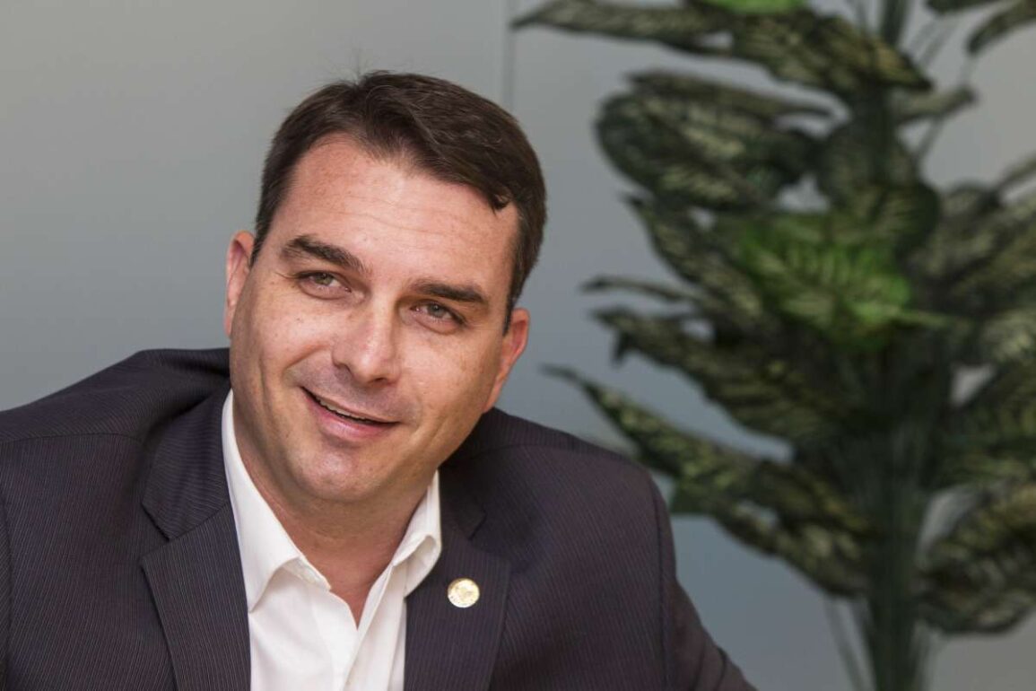 Após contestar convocação, defesa Flávio Bolsonaro pede nova data para depoimento