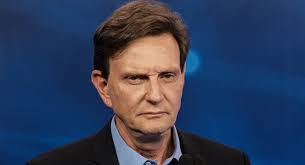 Crivella está preocupado com a desistência de Carlos Bolsonaro
