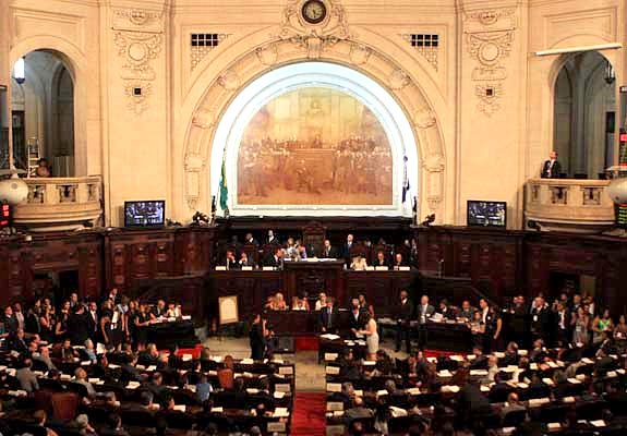 Alerj tem maioria folgada para aprovar impeachment do governador