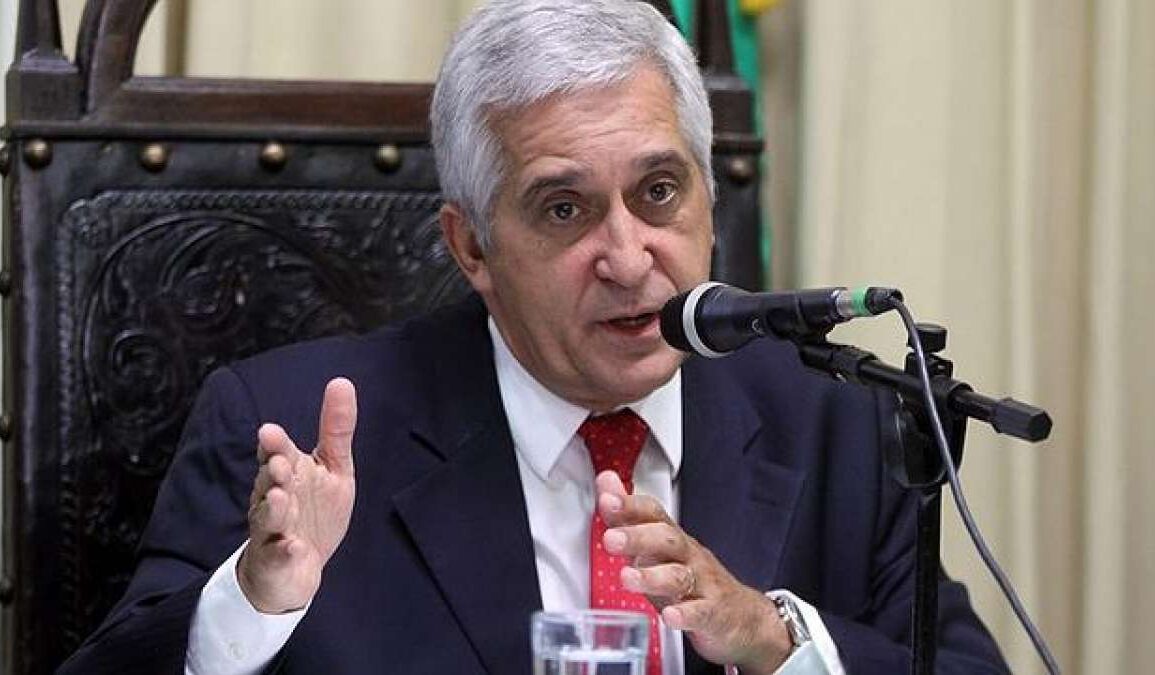 Cláudio Castro decide nomear já Comte Bittencourt na Educação