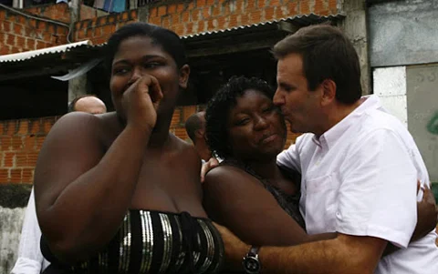 Eduardo Paes cresce porque está se transformando no candidato dos pobres