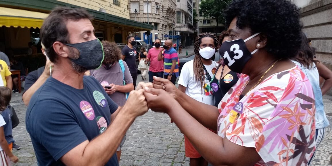 Em encontro casual, Freixo e Bené trocam afagos na Cinelândia