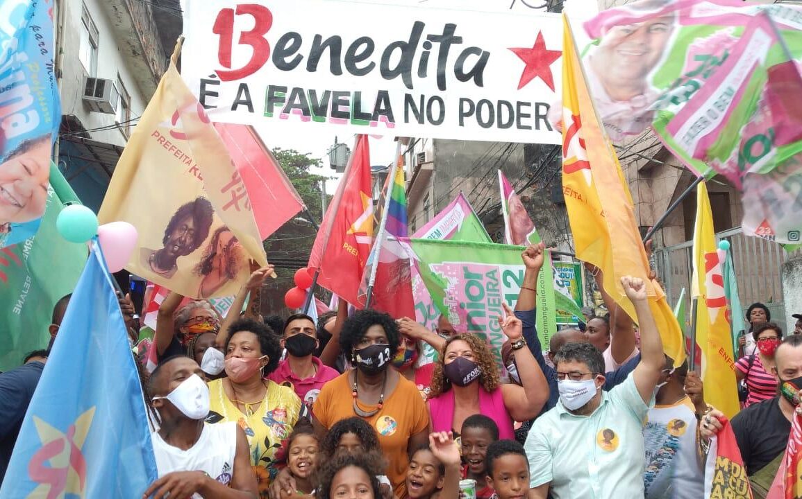 Morro da Mangueira faz carnaval para Benedita da Silva