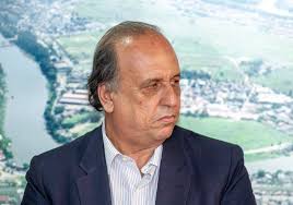 Após 4 dias de internação com covid-19, Pezão já está em casa