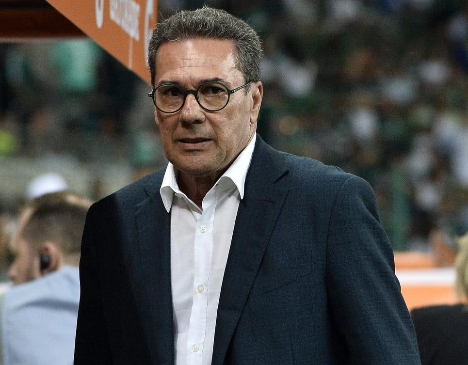 Internado no Sírio Libanês, Luxemburgo testa positivo pela segunda vez