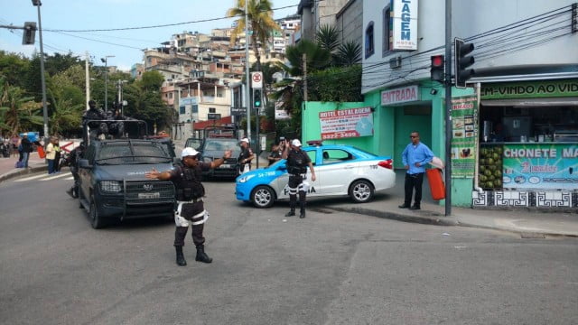 Traficantes ocupam a Niemeyer nesta manhã e trazem pânico aos motoristas
