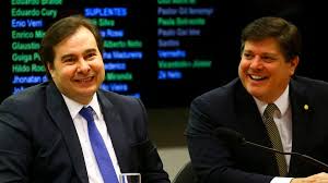 Baleia convida Maia para ingressar no MDB. Há resistência no Rio