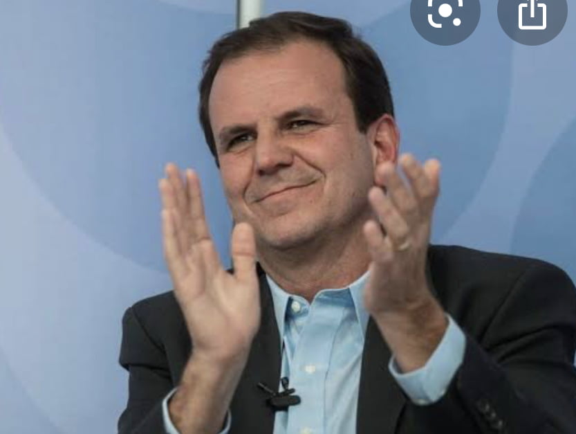 Paes bate boca com Carlos Bolsonaro após ser chamado de liso como bagre ensaboado