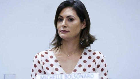 Michelle Bolsonaro vai renovar o botox hoje em Ipanema