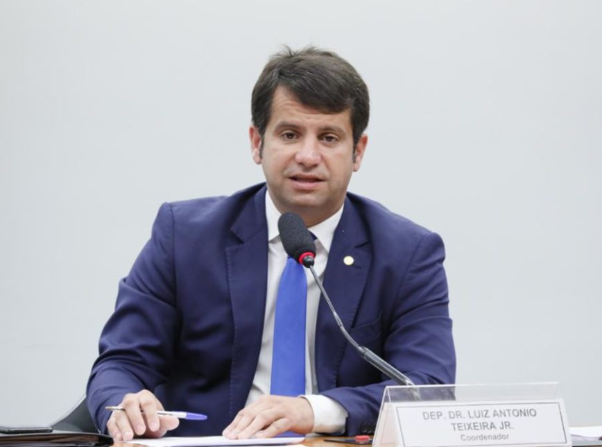 Doutor Luizinho quer derrubar decreto do governo que alterou composição da Comissão de Residência Médica