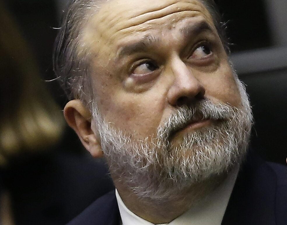 Em nota, Aras afirma que não há provas dos cheques de Queiroz para a primeira-dama