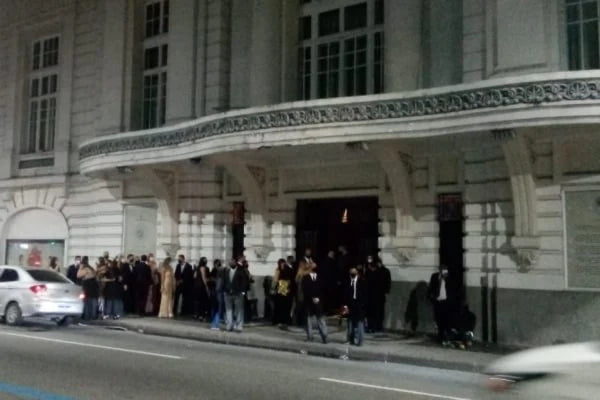 Copa é multado e interditado para eventos por 10 dias por conta de festa com aglomeração