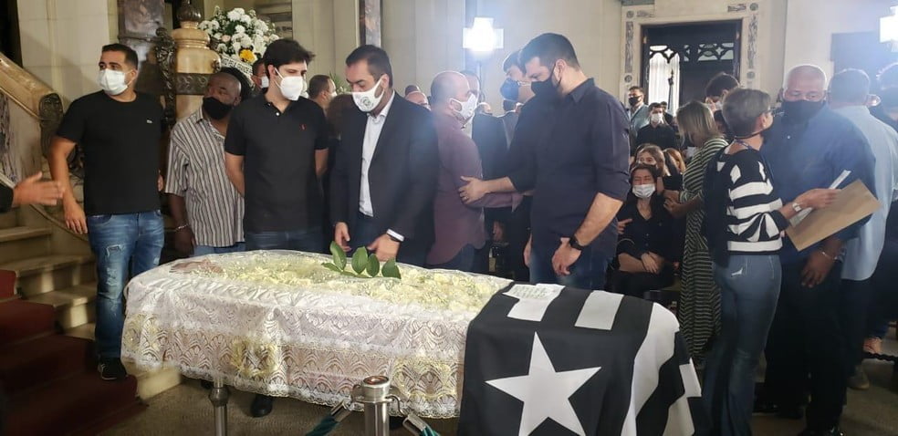 Em cerimônia na Alerj, populares e políticos dão o último adeus a Jorge Picciani
