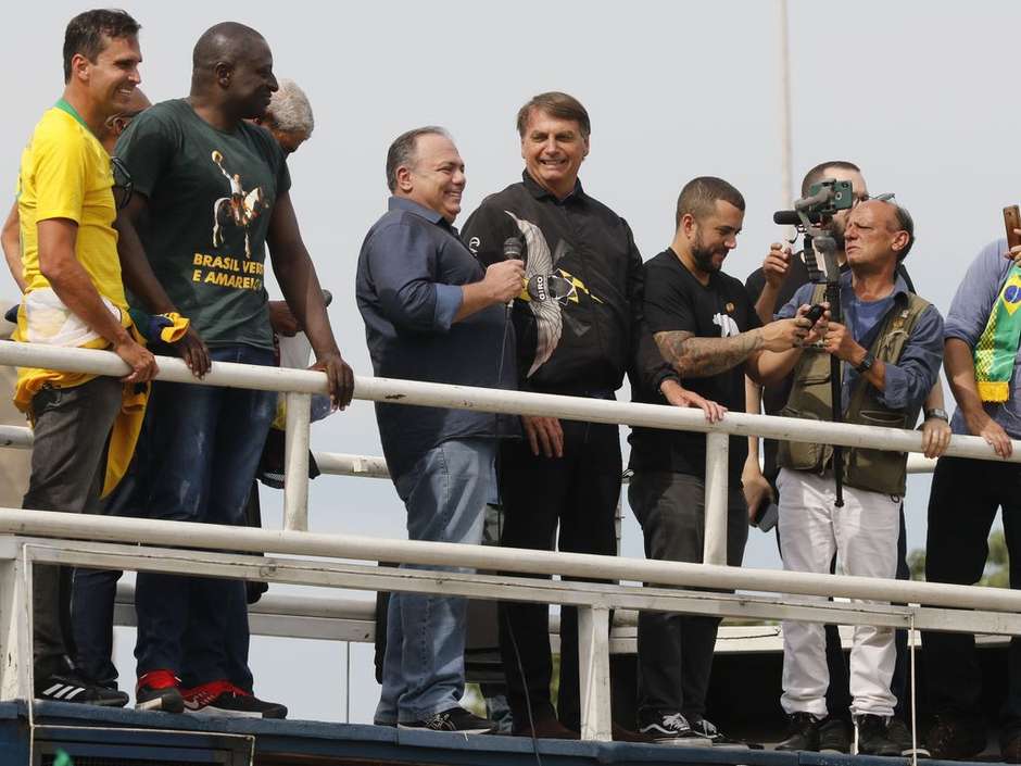 Após ato com Bolsonaro, Exército vai mandar general Pazuello para reserva