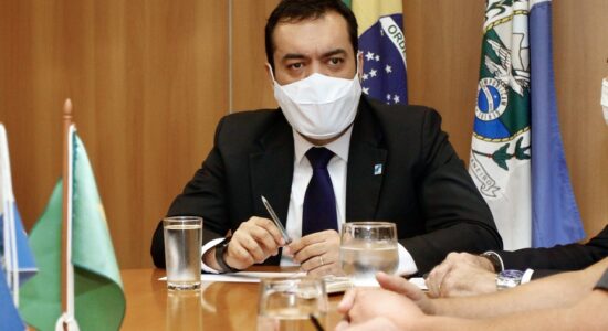 Castro entrega novas viaturas para o Corpo de Bombeiros