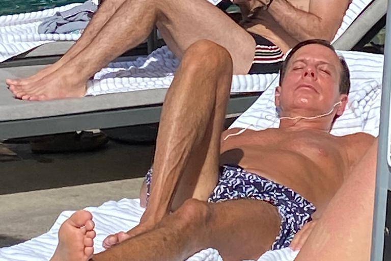 Sem máscara, Dória toma sol em hotel de Copacabana e provoca crítica de bolsonaristas