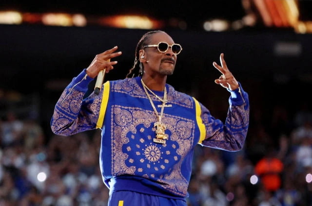 Rapper mais famoso do planeta, o americano Snoop Dogg posta vídeo ouvindo Alcione em quarentena
