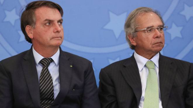 Bolsonaro vai esvaziar a superpasta de Paulo Guedes para aumentar espaço do Centrão e tentar conter a crise política