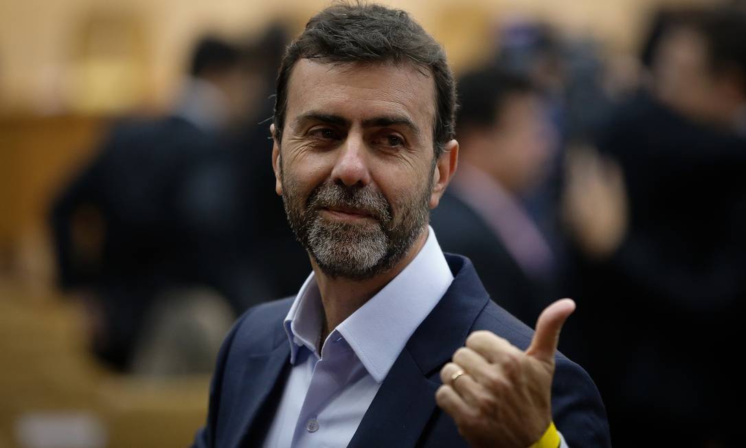 Freixo anuncia filiação ao PSB e afirma que segue candidato ao Governo do Rio