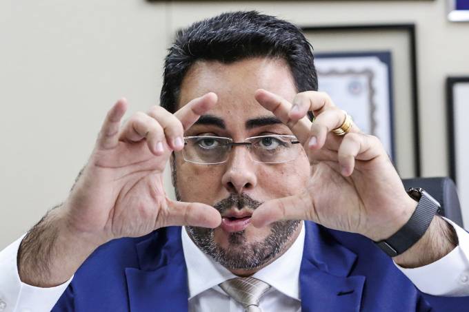 Inflexível, Bretas nega adiamento de audiência. Advogado participa diretamente da cama de um hospital, onde enfrenta a Covid