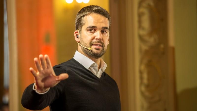 “É um imbecil”, diz Eduardo Leite sobre Bolsonaro, após assumir homossexualidade