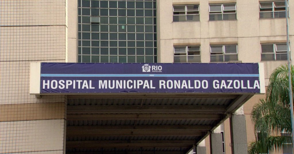 Hospital tem engarrafamento de ambulância com explosão de internações por Covid-19