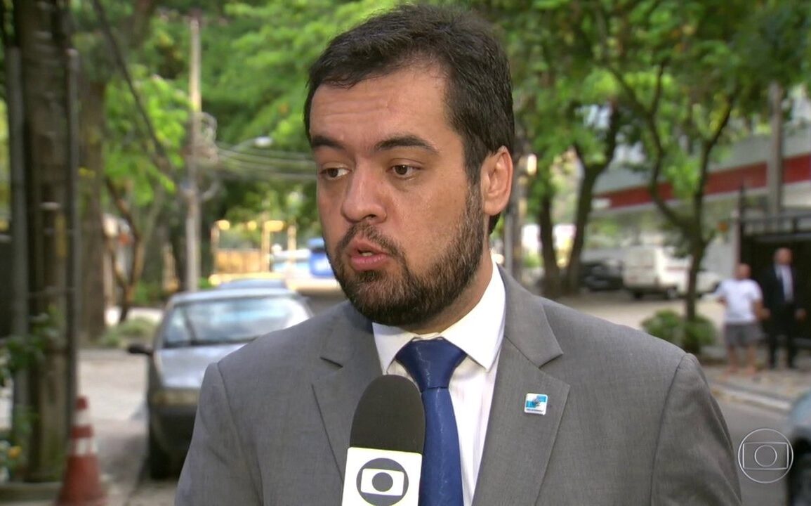 Cláudio Castro afirma que não há trégua com grupos criminosos e que ex-secretário o traiu ao se encontrar com os chefões do Comando Vermelho