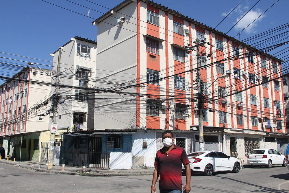 Cláudio Castro reforça contato com moradores de conjuntos habitacionais populares