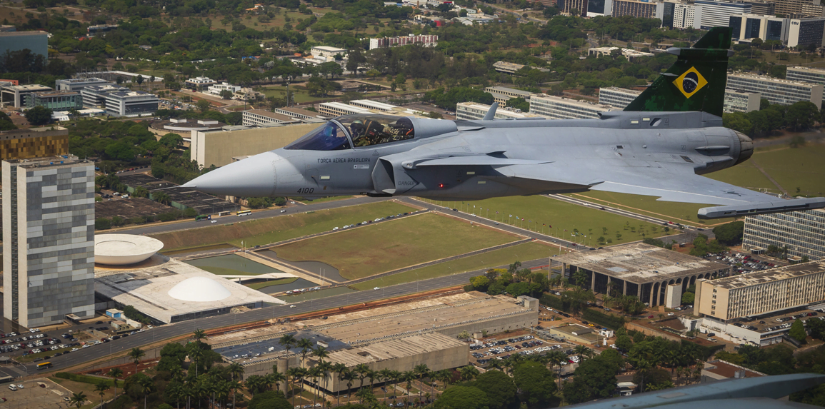 Jungmann denuncia que Bolsonaro quis usar caças da FAB para quebrar vidraças do STF. Não atendido, demitiu os comandantes militares
