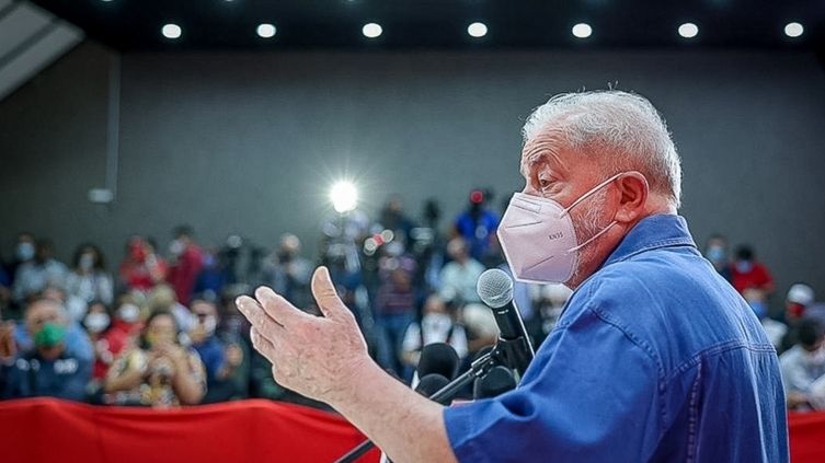 Lula afirma que, se não for ao segundo turno, vota em qualquer candidato para que Bolsonaro seja derrotado