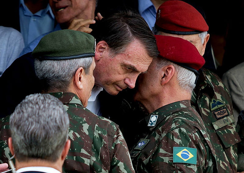 Cresce a rejeição à  presença de militares no governo. Pela primeira vez, 52% dos brasileiros são contra, revela pesquisa