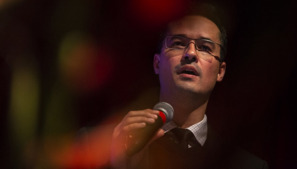 Parlamentares consideram o “abaixo a república” e a falsificação de delação por Dallagnol caso de prisão