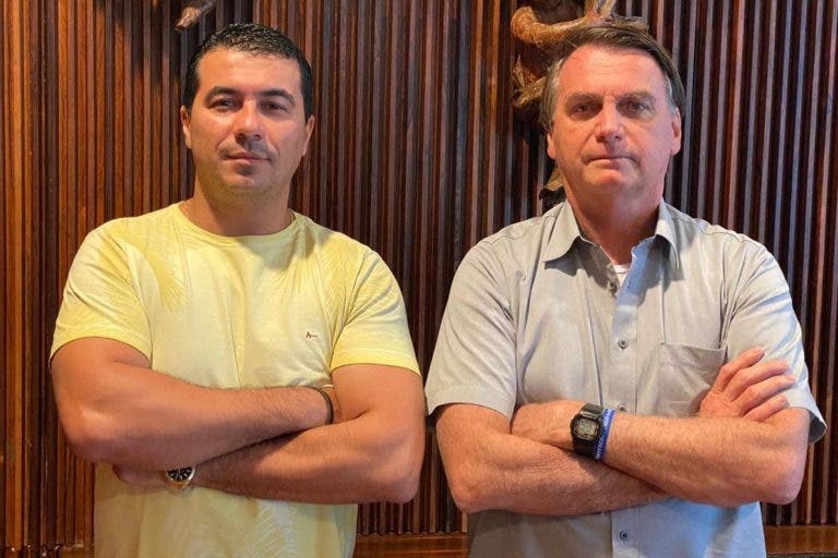 Depoimento de assessor de Bolsonaro à PF confirma crime do Presidente