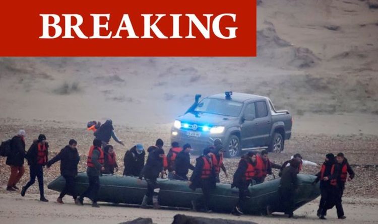 Horror no Canal da Mancha! Bote de imigrantes afunda e deixa 33 mortos