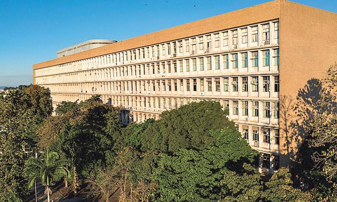 Política de cotas implantada pelo PT fez crescer em 71% o número de negros na UFRJ